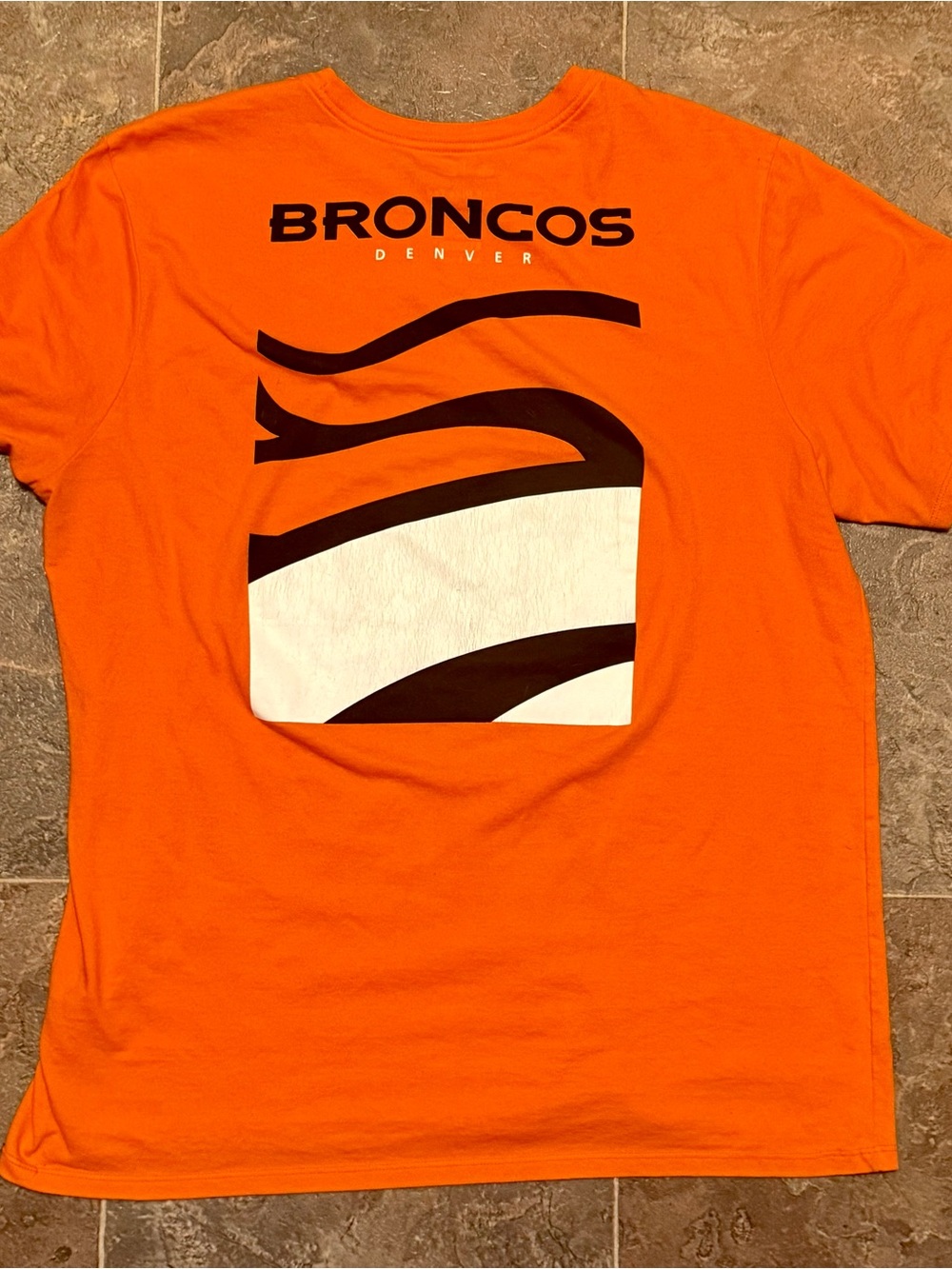 BRONCOS TEAM TEE
